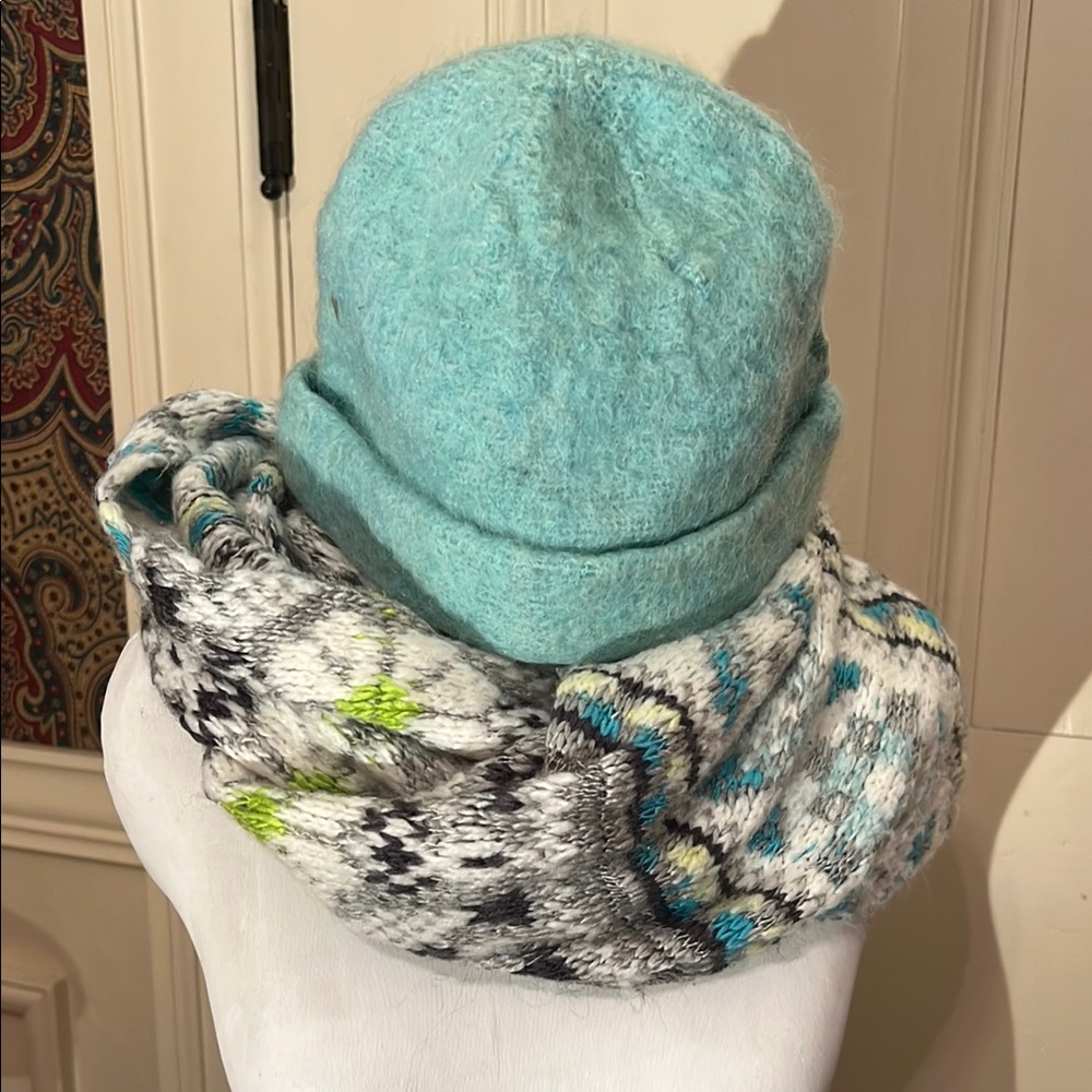 VTG Donegal Design Mohair & Wool Hat with Bonus Scarf - Sea Green/Blue